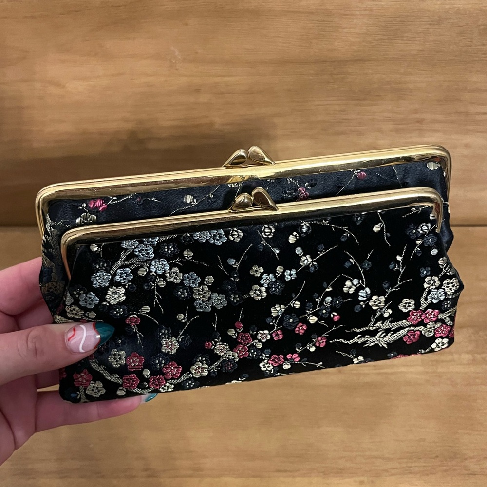 Vintage Black Floral Clutch - Picture 3 of 7